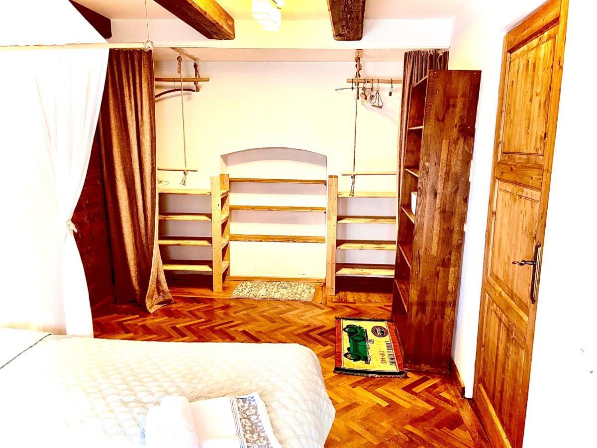 Apartament Rustic In Centrul Istoric Apartment Brasov Exterior photo